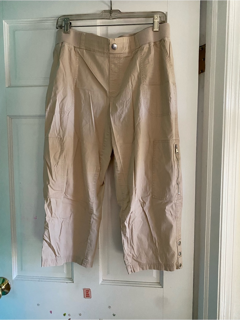 Light Beige Cargo Capri Pants zipper pockets light and breezy elastic waist 12